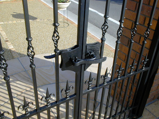 ロートアイアン門扉 詳細画像 バケット