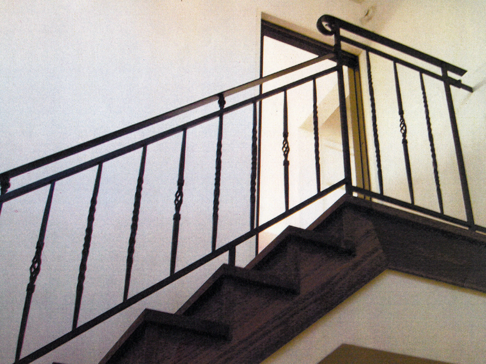 ロートアイアン階段,手すり,2階部分,笠木端部,ロートアイアン階段手すり,手摺り,てすり,アイアン,シンプル,福岡県