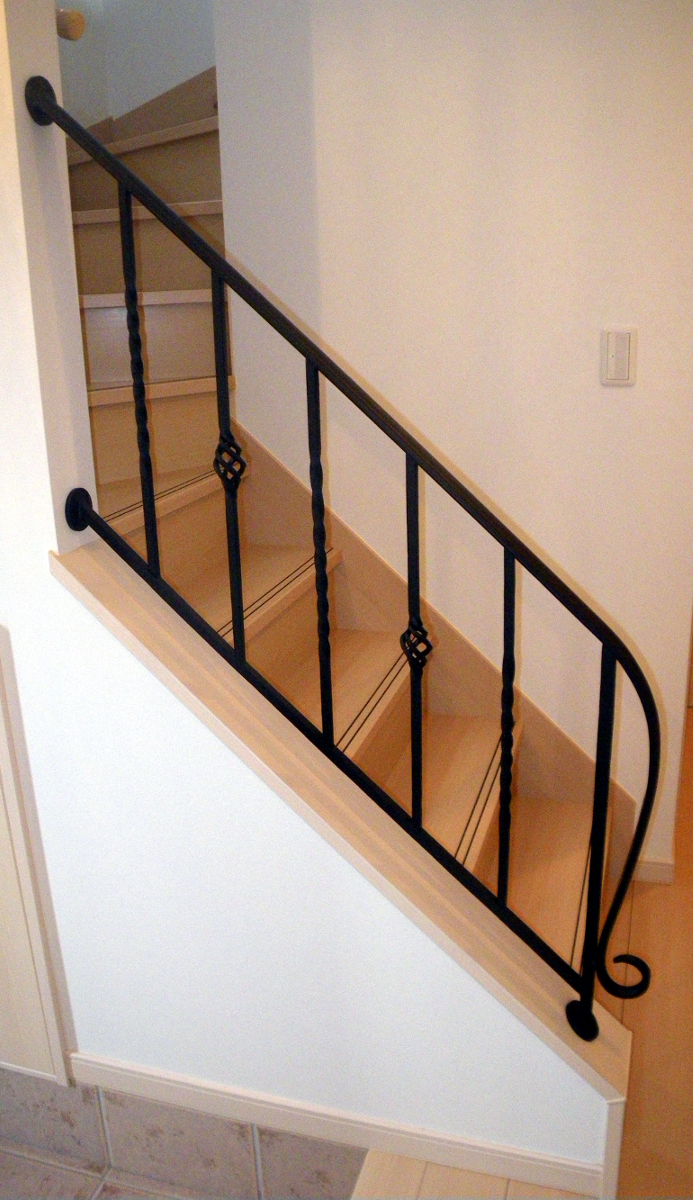 ロートアイアン手摺笠木に取り付け,ロートアイアン手摺,総火造り,手摺,手すり,てすり,アイアン,ロートアイアン,ツイストバー